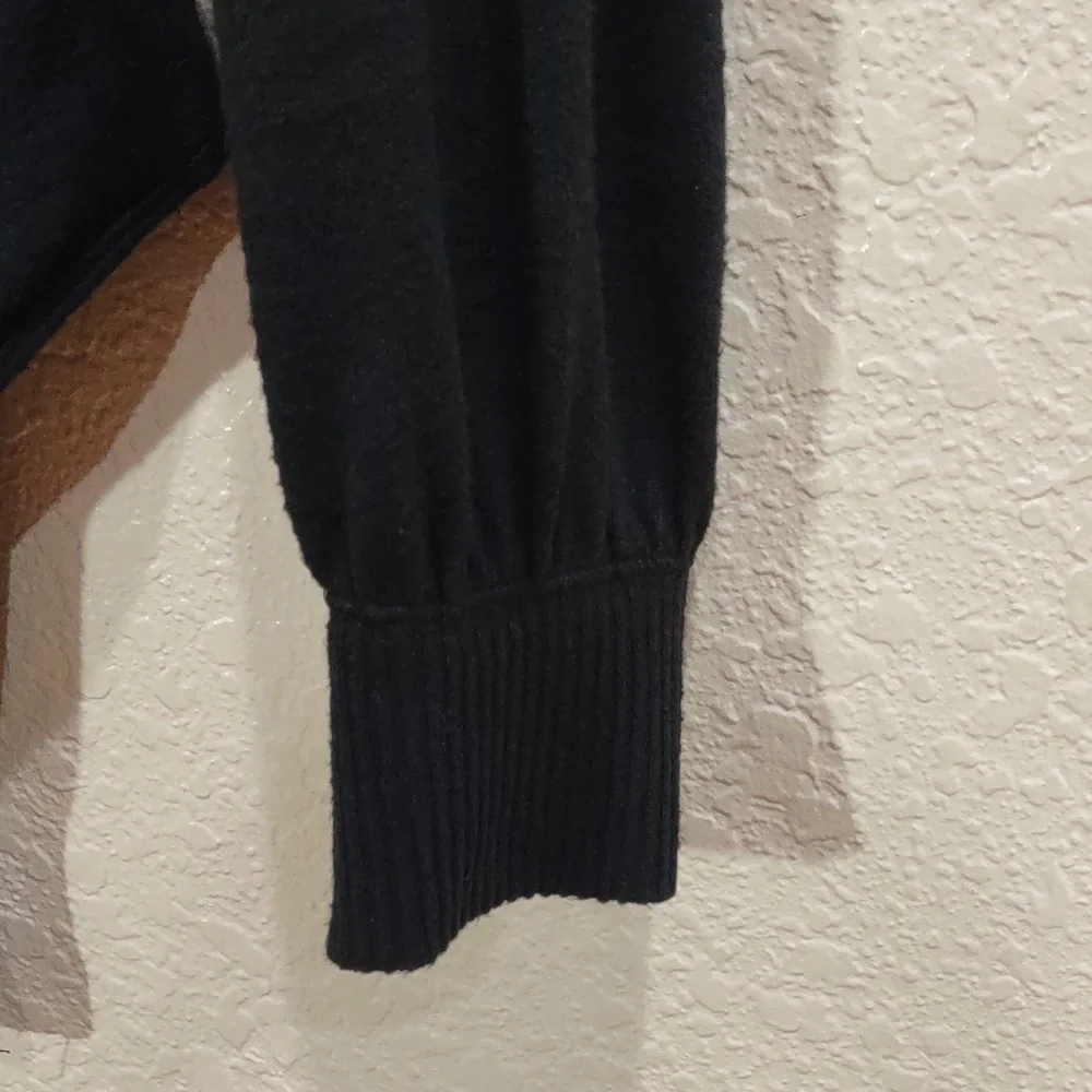 ABERCROMBIE & FITCH TOP. - Picture 5 of 11